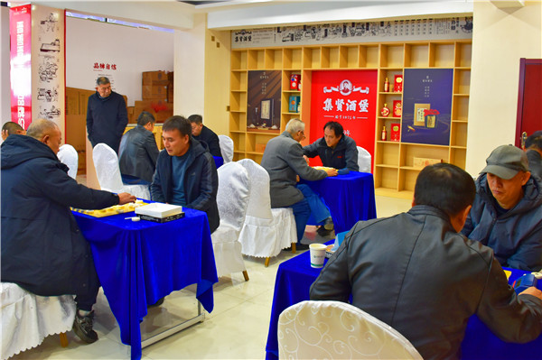 楚河汉界弈友情 晋善晋美酒香浓——2025年侯马市“晋善晋美”杯首届象棋赛成功举办(图2) 楚河汉界弈友情 晋善晋美酒香浓——2025年侯马市“晋善晋美”杯首届象棋赛成功举办(图2)