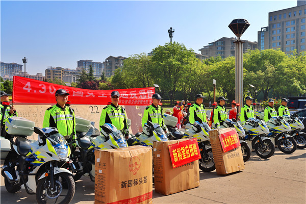 宣传员深入群众 文艺表演寓教于乐  侯马市“交通安全反思日”暨“文明行为促进条例”宣传周活动全面启动 (图11)
