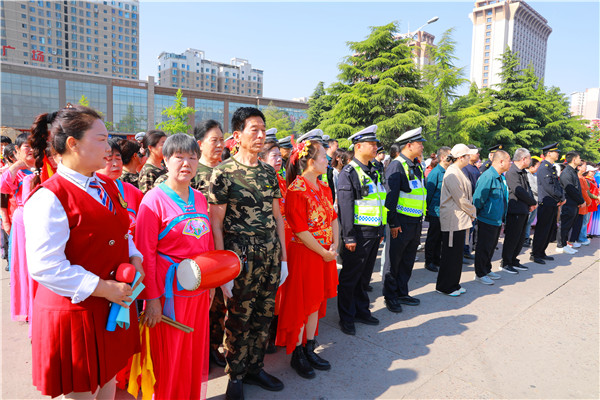 宣传员深入群众 文艺表演寓教于乐  侯马市“交通安全反思日”暨“文明行为促进条例”宣传周活动全面启动 (图7)