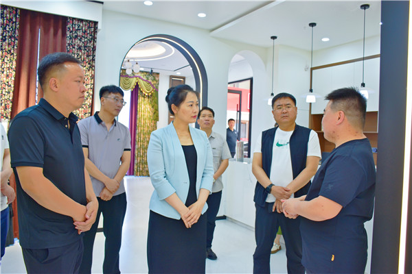 凝聚“新”力量 激发“新”动能——侯马市委常委、统战部部长李晶晶调研侯马市新的社会阶层人士统战工作(图3)