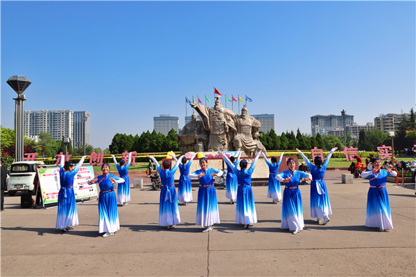 宣传员深入群众 文艺表演寓教于乐  侯马市“交通安全反思日”暨“文明行为促进条例”宣传周活动全面启动 (图16)