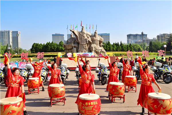 宣传员深入群众 文艺表演寓教于乐  侯马市“交通安全反思日”暨“文明行为促进条例”宣传周活动全面启动 (图15)