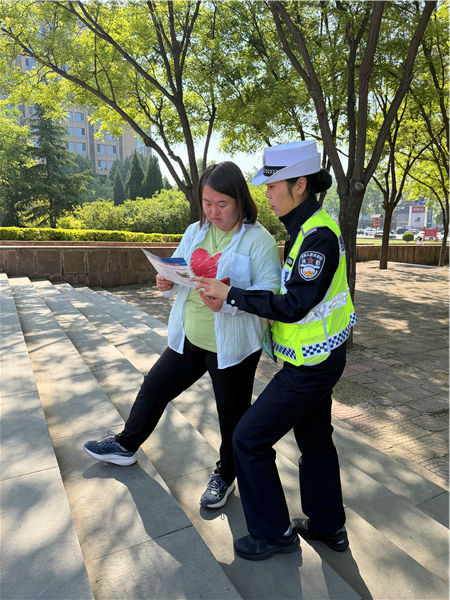 宣传员深入群众 文艺表演寓教于乐  侯马市“交通安全反思日”暨“文明行为促进条例”宣传周活动全面启动 (图21)