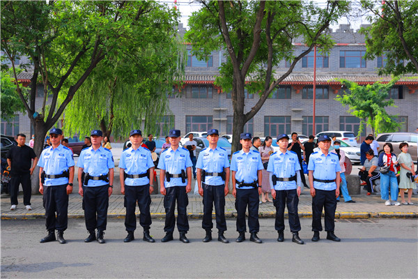 《侯马义警：护学岗上的“编外铁军”，平安路上的坚实屏障》(图4)