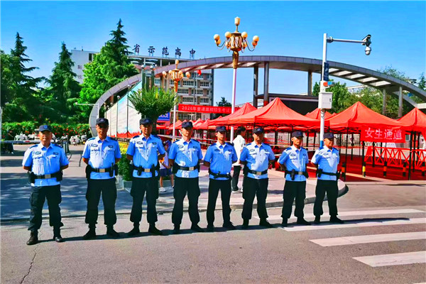 《侯马义警：护学岗上的“编外铁军”，平安路上的坚实屏障》(图2)
