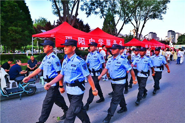 《侯马义警：护学岗上的“编外铁军”，平安路上的坚实屏障》(图3)